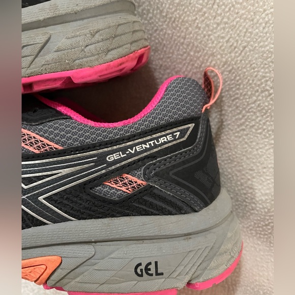 ASICS Running Shoes - Picture 5 of 11